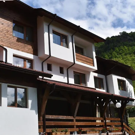 ловна резиденция длс извора Hotel 5*