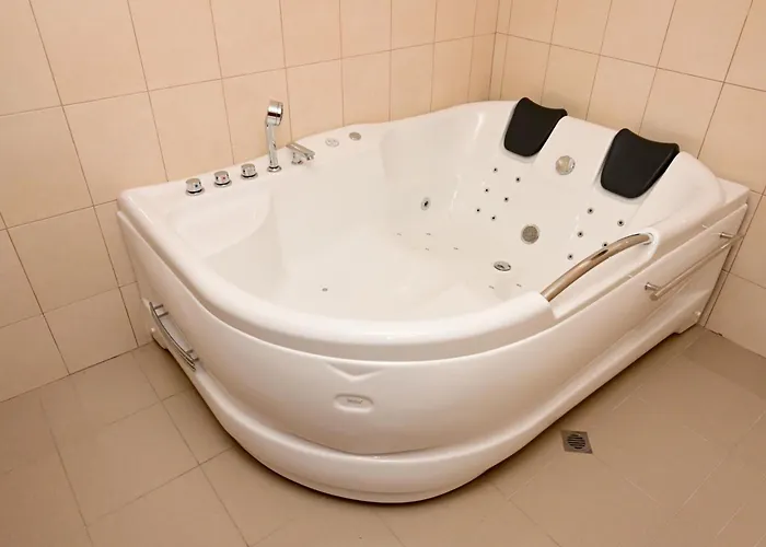 ловна резиденция длс извора 5* Devin